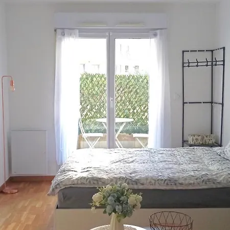 Petite Touche Douceur - Avec Parking Et Terrasse Proche La Defense *