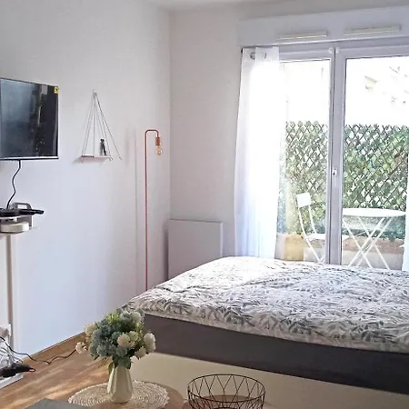 Apartment Petite Touche Douceur - Avec Parking Et Terrasse Proche La Defense